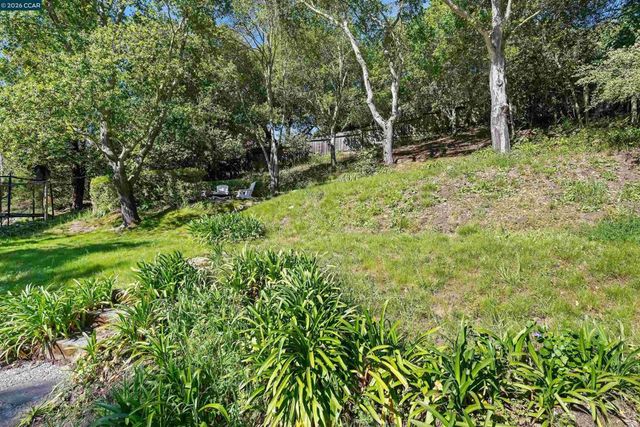 120 Las Vegas, Orinda, CA 94563