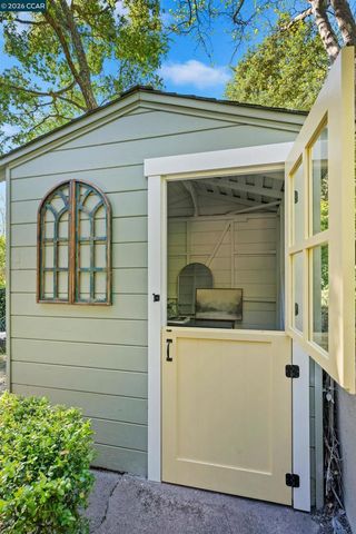 120 Las Vegas, Orinda, CA 94563