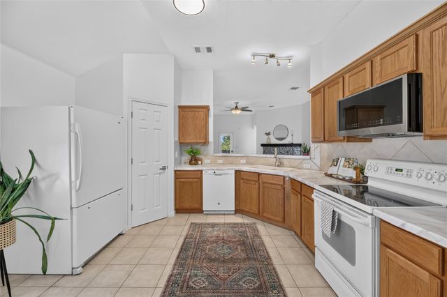 9213 Grant Forest DR, Austin, TX 78744