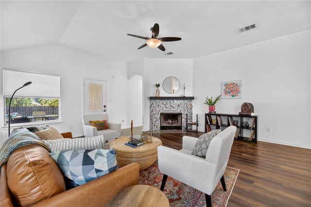 9213 Grant Forest DR, Austin, TX 78744