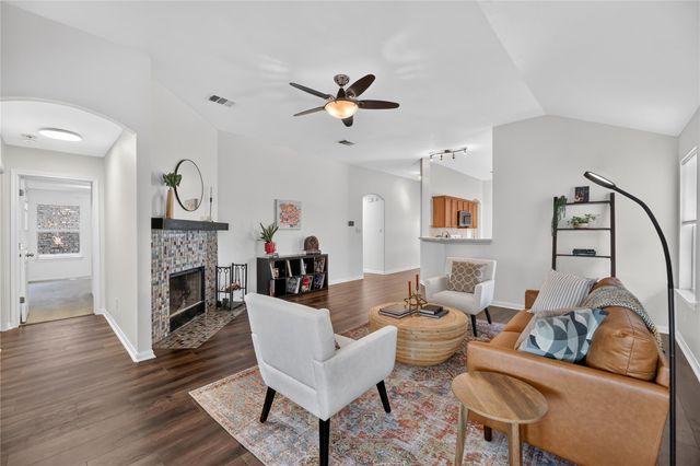 9213 Grant Forest DR, Austin, TX 78744