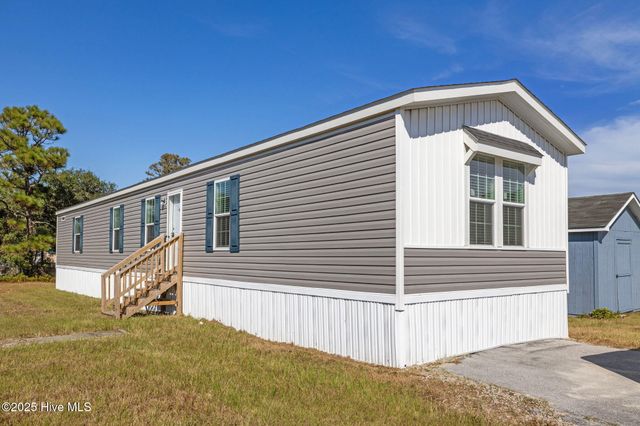 139 Barbee Street, Harkers Island, NC 28531