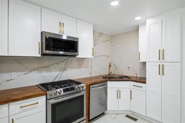 6857 Alexander Parkway, Douglasville, GA 30135