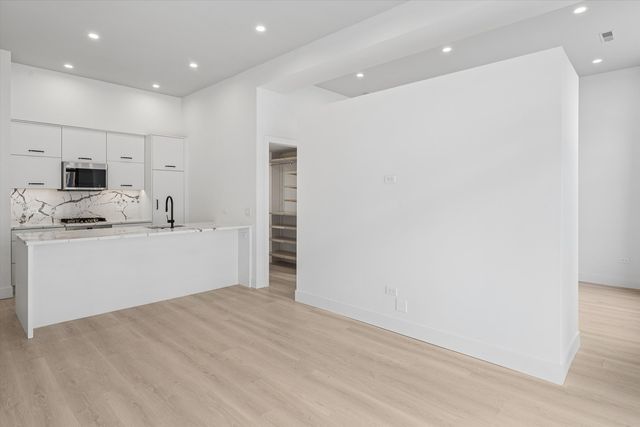 949 W Madison Street 406, Chicago, IL 60607