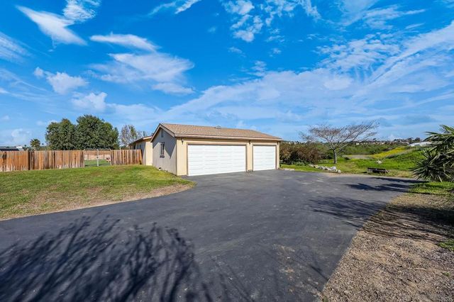 273 Stallion Dr, Oceanside, CA 92057