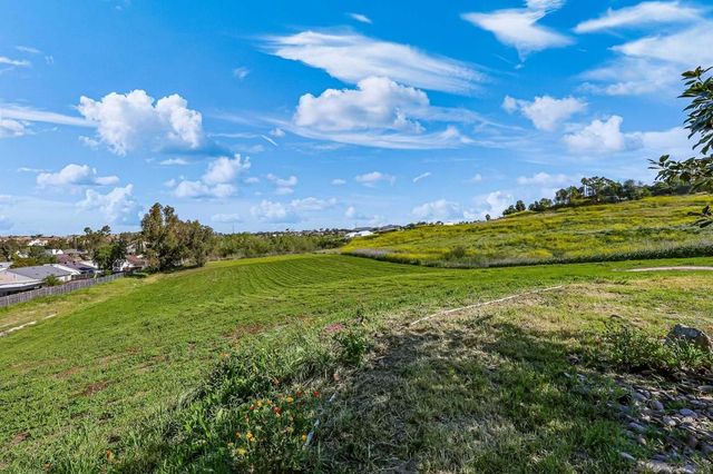 273 Stallion Dr, Oceanside, CA 92057