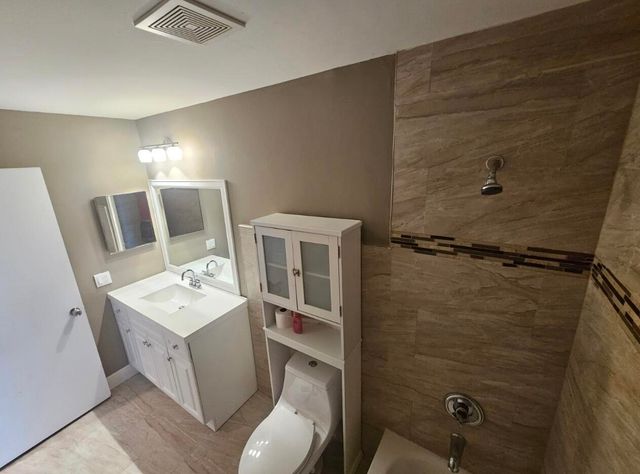 3275 NW 44TH Street 2, Oakland Park, FL 33309