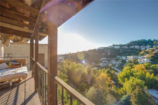 1953 Sunset Plaza Drive, Hollywood Hills, CA 90069