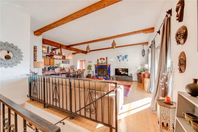 1953 Sunset Plaza Drive, Hollywood Hills, CA 90069