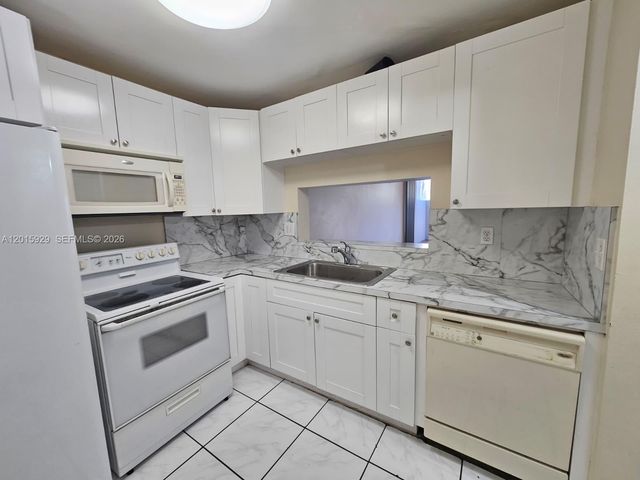10825 SW 112th Ave 103, Miami, FL 33176