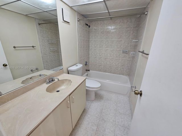 10825 SW 112th Ave 103, Miami, FL 33176