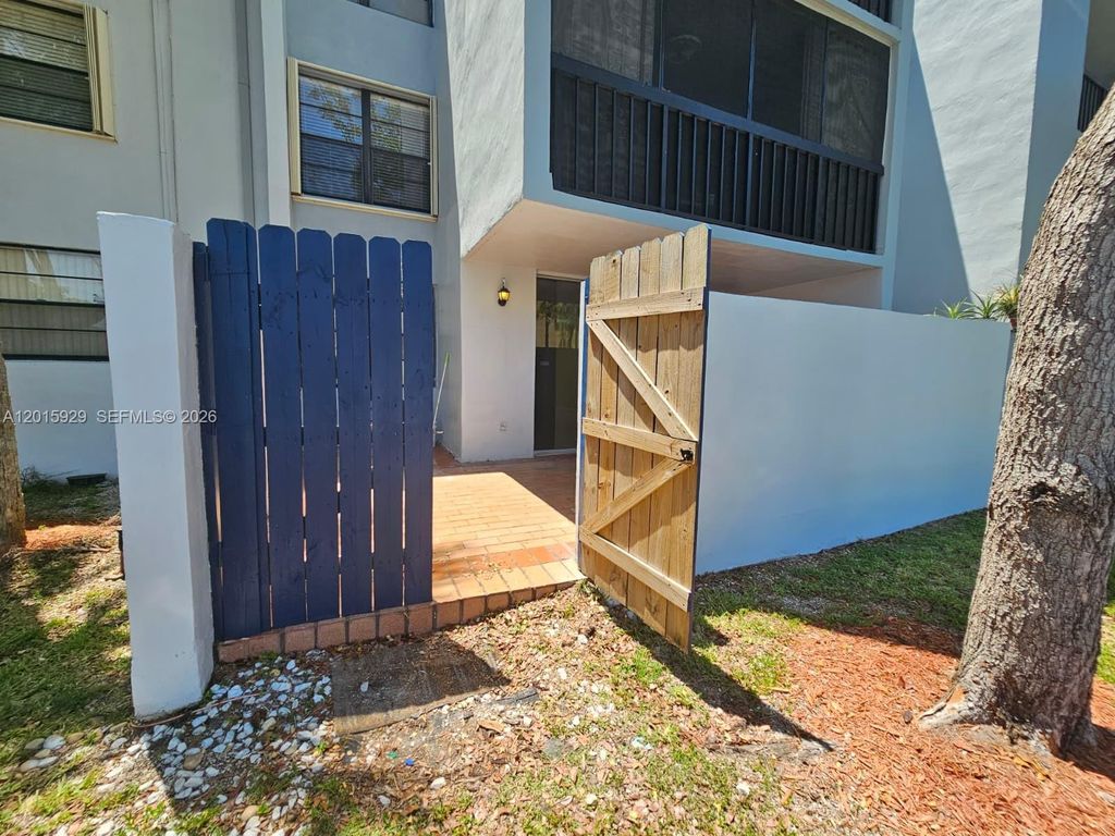 10825 SW 112th Ave 103, Miami, FL 33176