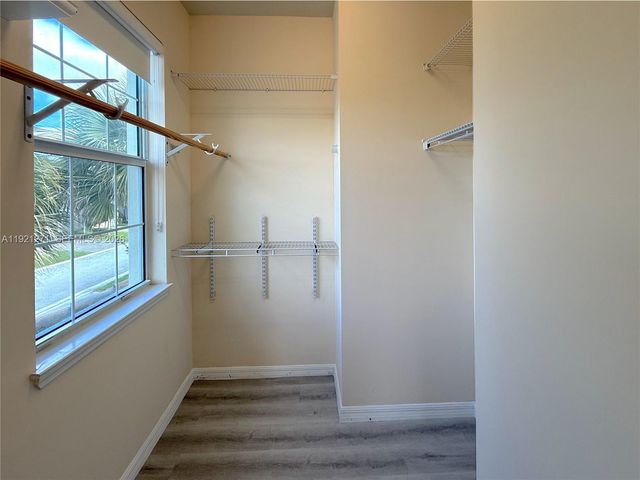 4352 Large Leaf Ln, Hollywood, FL 33021