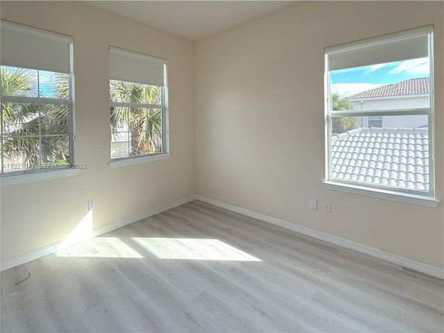 4352 Large Leaf Ln, Hollywood, FL 33021