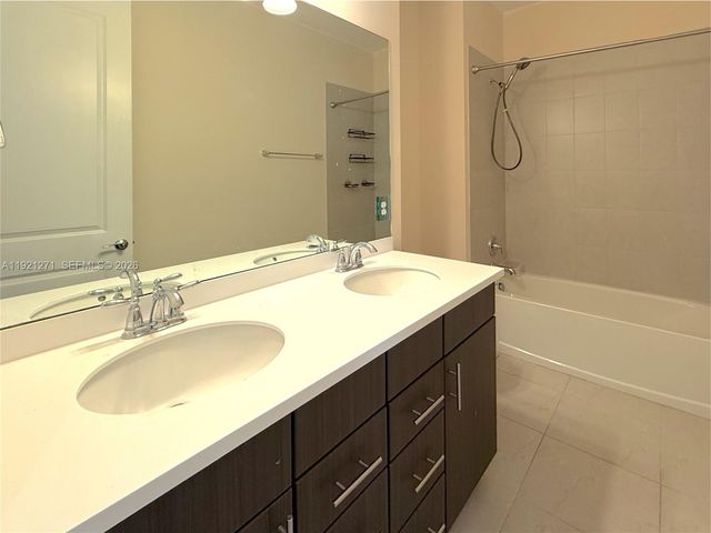 4352 Large Leaf Ln, Hollywood, FL 33021