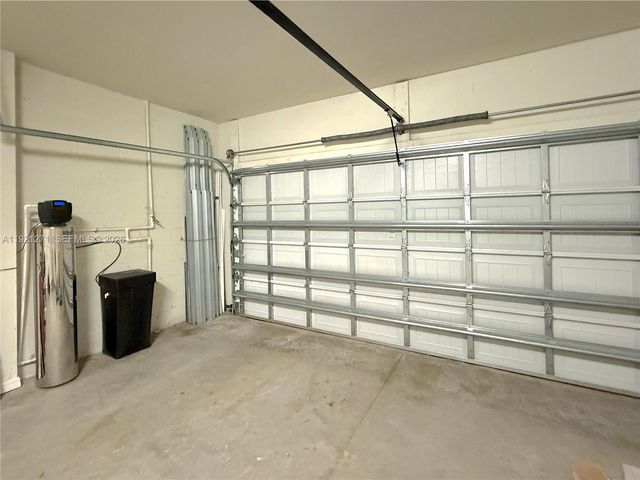 4352 Large Leaf Ln, Hollywood, FL 33021