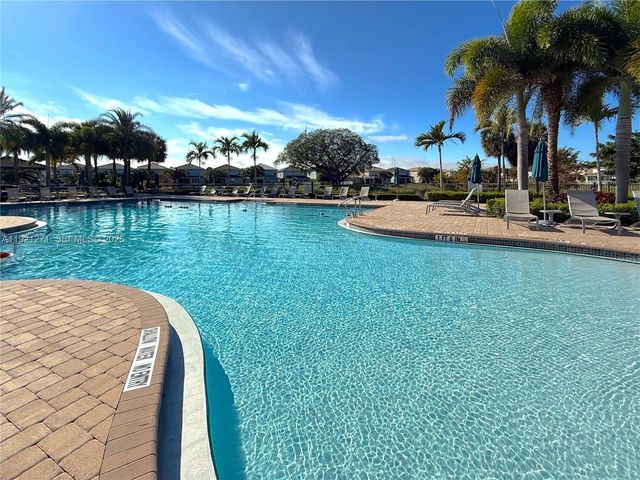 4352 Large Leaf Ln, Hollywood, FL 33021