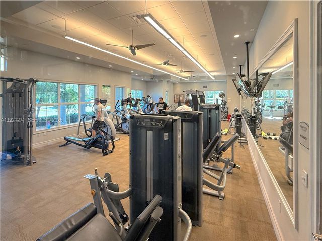 4352 Large Leaf Ln, Hollywood, FL 33021