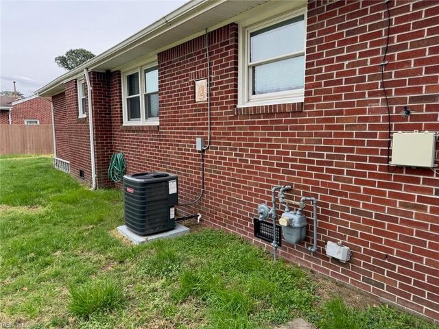 6328 Shelby LN, Virginia Beach, VA 23464