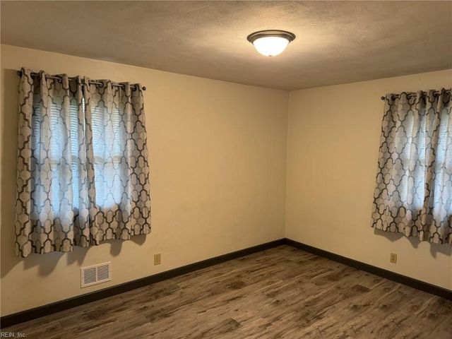 6328 Shelby LN, Virginia Beach, VA 23464