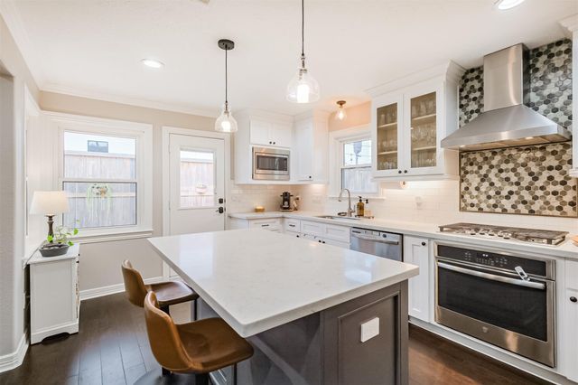 8502 Westview Drive, Spring Valley Village, TX 77055