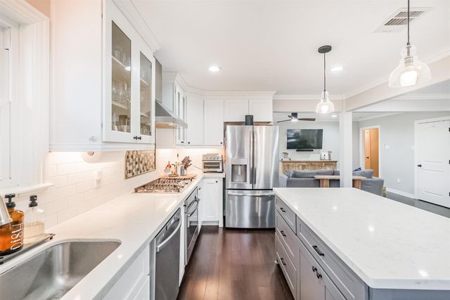 8502 Westview Drive, Spring Valley Village, TX 77055