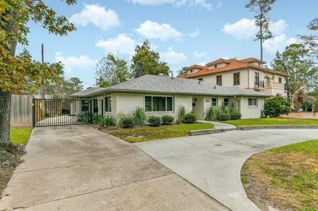 8502 Westview Drive, Spring Valley Village, TX 77055