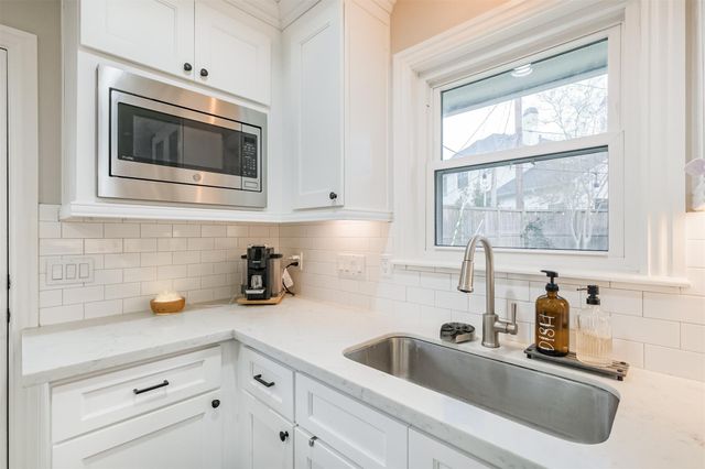 8502 Westview Drive, Spring Valley Village, TX 77055