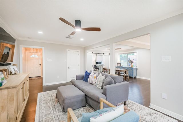 8502 Westview Drive, Spring Valley Village, TX 77055