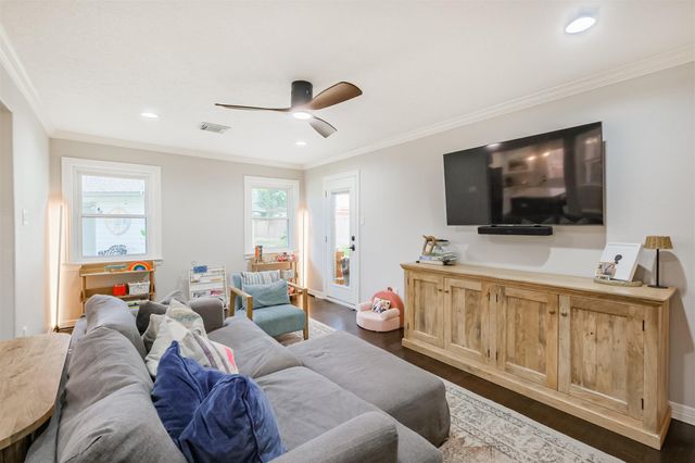 8502 Westview Drive, Spring Valley Village, TX 77055