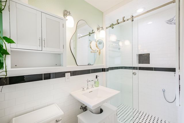 8502 Westview Drive, Spring Valley Village, TX 77055