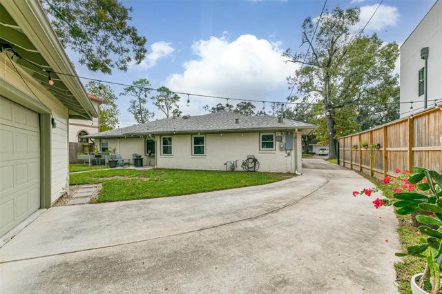 8502 Westview Drive, Spring Valley Village, TX 77055