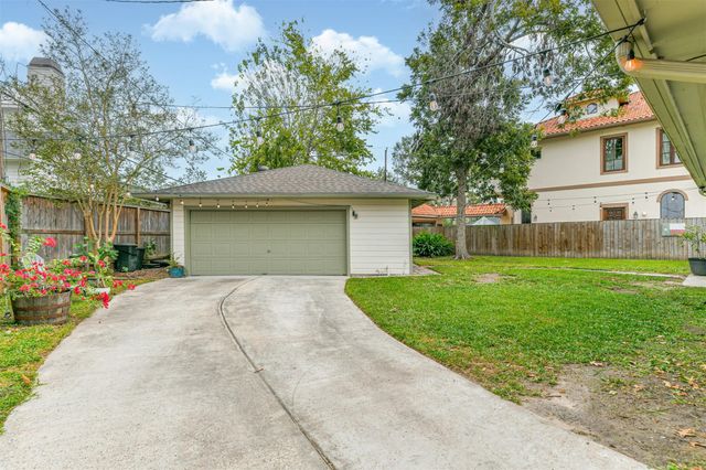 8502 Westview Drive, Spring Valley Village, TX 77055