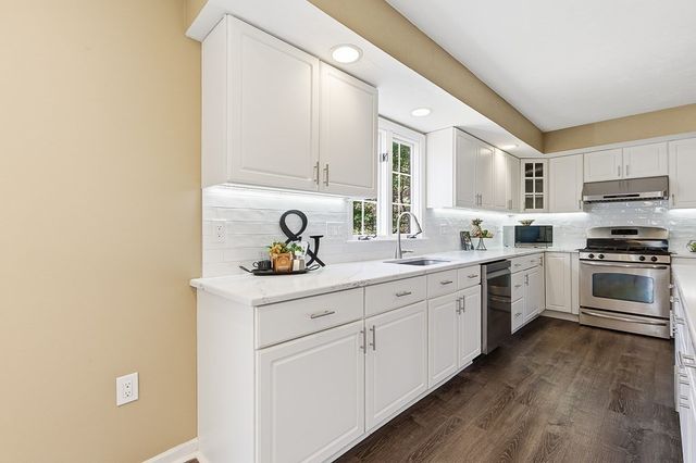 7 Farmington Dr, Shrewsbury, MA 01545