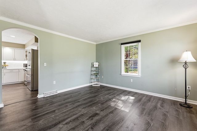 7 Farmington Dr, Shrewsbury, MA 01545