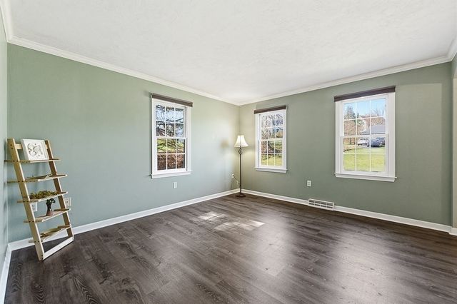 7 Farmington Dr, Shrewsbury, MA 01545