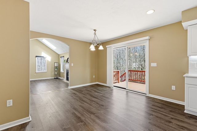 7 Farmington Dr, Shrewsbury, MA 01545