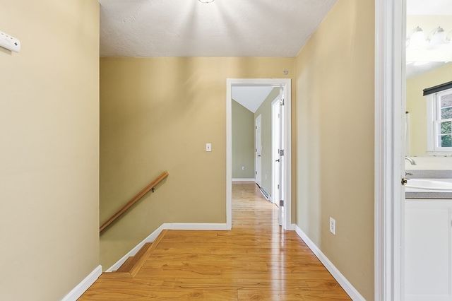 7 Farmington Dr, Shrewsbury, MA 01545