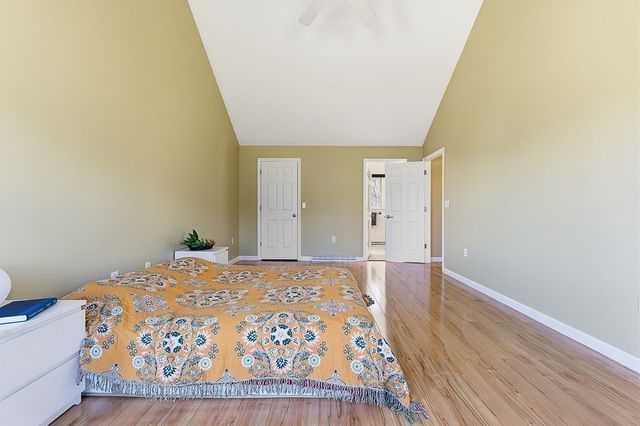 7 Farmington Dr, Shrewsbury, MA 01545