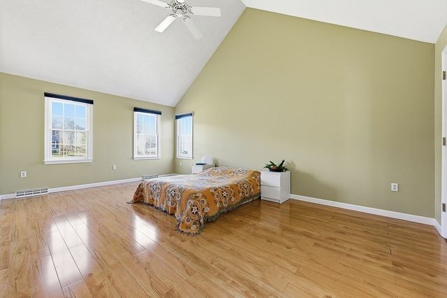 7 Farmington Dr, Shrewsbury, MA 01545