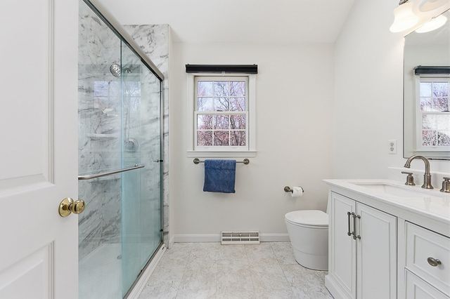 7 Farmington Dr, Shrewsbury, MA 01545