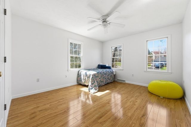 7 Farmington Dr, Shrewsbury, MA 01545