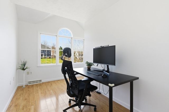 7 Farmington Dr, Shrewsbury, MA 01545