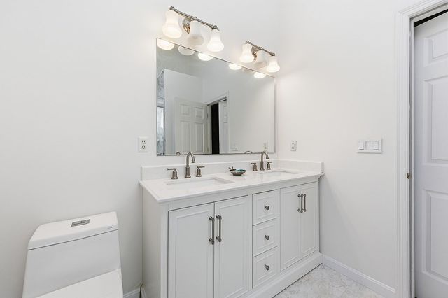 7 Farmington Dr, Shrewsbury, MA 01545