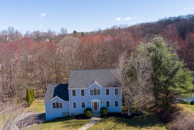 7 Farmington Dr, Shrewsbury, MA 01545