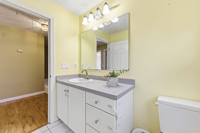 7 Farmington Dr, Shrewsbury, MA 01545