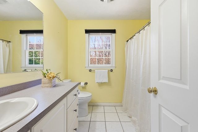 7 Farmington Dr, Shrewsbury, MA 01545