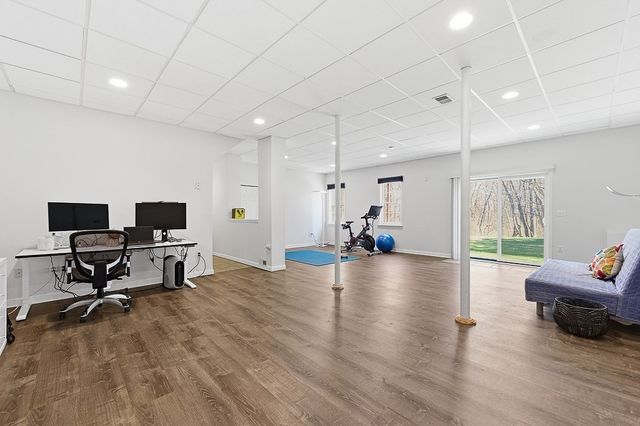 7 Farmington Dr, Shrewsbury, MA 01545