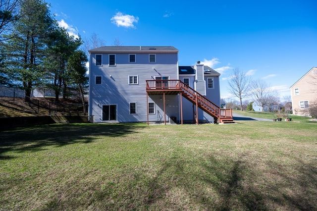 7 Farmington Dr, Shrewsbury, MA 01545