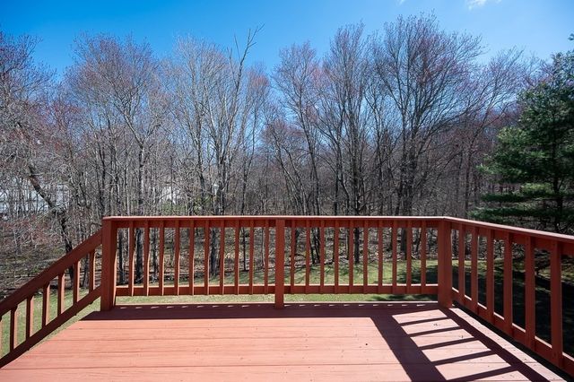 7 Farmington Dr, Shrewsbury, MA 01545